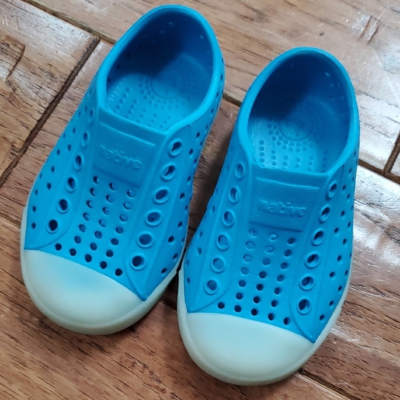 Native Jefferson Glow shoes - Picture 1 of 4